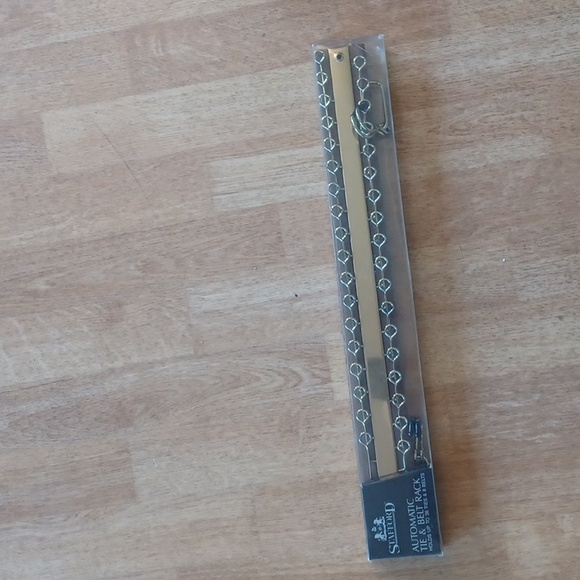 Stafford automatic tie a belt rack holds 36 tied and 8 belts - Picture 3 of 3